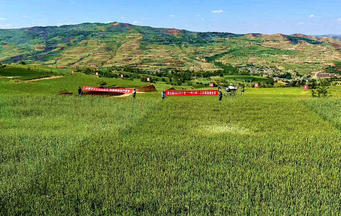 无人机开展“一喷三防”作业_副本