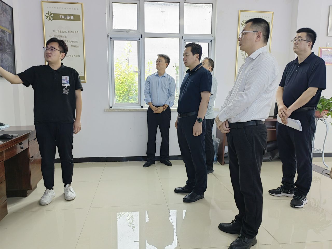 王志成调研指导重点企业生产运行和保交楼工作