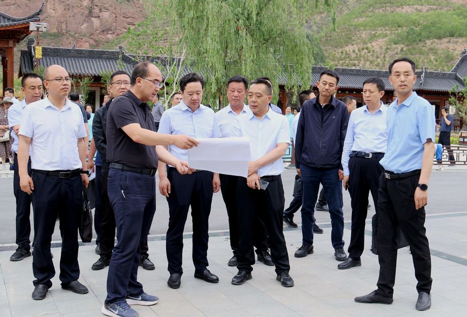 武山要闻>正文6月20日,县委书记王新强,县委副书记,县长王志成深入