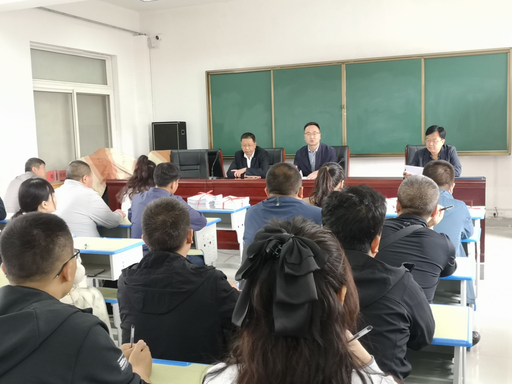 国家,省市关于义务教育阶段"双减"文件精神,落实《中共天水市委办公室